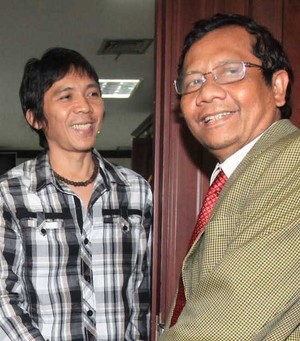 Sering Dicekal, Slank Datangi MK