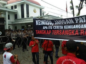 Ratusan Kader PDIP Demo Desak Kasus Korupsi Wali Kota Medan Diusut
