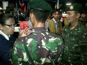 Penyaluran Bantuan Tak Kondusif, Korban Banjir di Pluit Selalu Rebutan