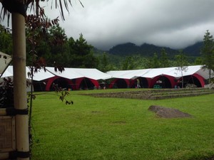 Kemping segala usia di Batu Tapak, Sukabumi