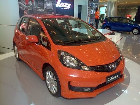 Warna Sunset Orange Bikin New Jazz Makin Sporty