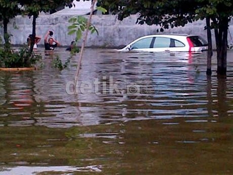 Trik Agar Mesin Tidak Rusak Parah Saat Terkena Banjir