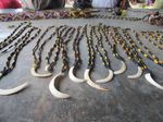 Oleh-oleh Asli Papua, Dari Kopi Sampai Kalung Taring Babi