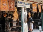 Oleh-oleh Asli Papua, Dari Kopi Sampai Kalung Taring Babi