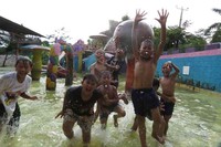 Ada water park mini yang airnya tidak panas dengan tiket Rp 20.000 per orang. Tirta Sanita juga punya penginapan dengan 10 kamar yang disebut Pasanggrahan. Tarifnya permalam Rp 140.000 untuk kamar standar tanpa kamar mandi dan Rp 170.000 untuk kamar ekonomi dengan kamar mandi dalam (Fitraya/detikTravel)