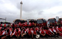 Para pengemudi TransJakarta juga hadir dalam peluncuran e-ticketing.
