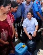 Anas Bantu Korban Banjir