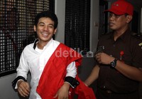 Tak ada rasa takut, bersalah dan penyesalan dari raut wajah Doyok sebelum menjalani sidang perdananya.