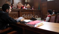 Doyok dijerat pasal berlapis oleh jaksa penuntut umum. Namun pasal yang paling berat ada pembunuhan dengan ancaman 15 tahun penjara.