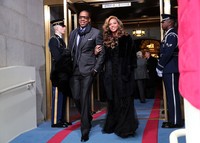 Kehadiran Jay-Z dan Beyonce di gedung Capitol Hill, Washington DC yang mencuri perhatian publik. Win McNamee/Getty Images.