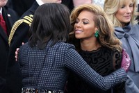Beyonce juga sempat menyapa istri presiden, Michelle Obama. John Moore/Getty Images.