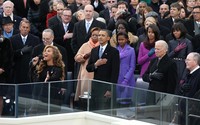 Pelantun 'Run the World (Girls)' itu berkesempatan untuk menyanyikan lagu kebangsaan Amerika Serikat di acara pelantikan presiden Obama. Alex Wong/Getty Images.