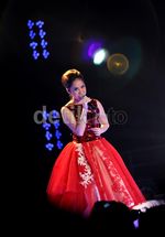 Keanggunan BCL Bergaun Merah