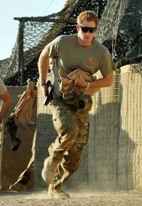 Pangeran Harry saat bertugas di Afganistan. AFP Photo/Pool/John Stillwell.