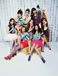 Pose centil SNSD saat pemotreran untuk produk jam tangan CASIO. (CASIO).