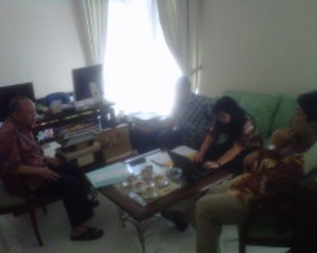 Petugas KPK Datangi Rumah Lex Laksamana