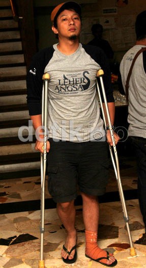 Kecelakaan Syuting, Kaki Ringgo Agus Patah