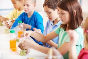 Di Kantin Sekolah, Hygiene-Sanitasi Paling Sering Terabaikan