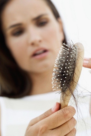 Rambut Anda Rontok? Mungkin Ini Penyebabnya