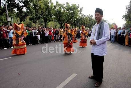 Jokowi & Menteri PU Diminta Peduli pada Jalan Berlubang di Jakarta