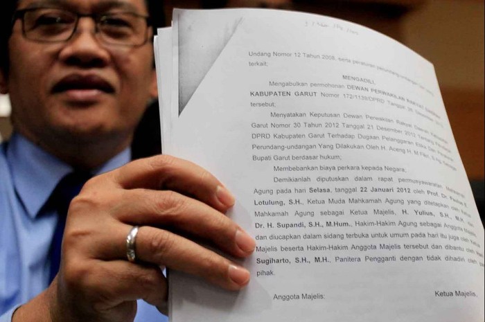 Dimakzulkan karena Langgar Sumpah, Kubu Aceng Gugat MA Rp 5 Triliun