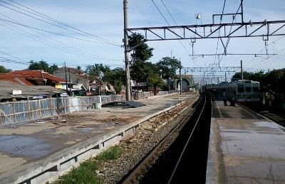 Bebas dari Kaki Lima, Peron Stasiun pun Diperpanjang