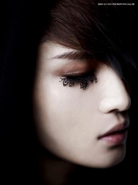 Saat Idola KPop Pria Tampil Tanpa Make Up