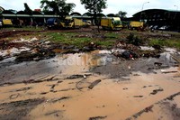 Pangkalan truk pengangkut sayur-mayur itu juga masih tergenang air.