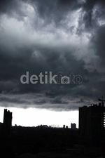 Awan Hitam Selimut Ibukota