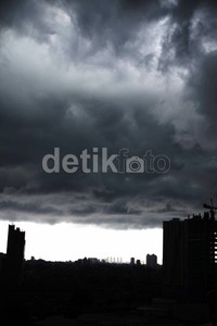 Badan Meteorologi Klimatologi dan Geofisika (BMKG) memperkirakan hujan masih akan mengguyur Jakarta hingga bulan Febuari mendatang. Ramses/detikFoto.