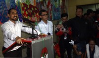 Abraham Samad mengatakan, sebagai makhluk sosial KPK tentu saja terpanggil untuk saling membantu. Ramses/detikFoto.