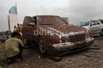 Pemilik Cek Kondisi Mobil Korban Tsunami Plaza UOB