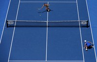 Pertandingan antara Victoria Azarenka vs Svetlana Kuznetsova dihelat di Rod Laver Arena, Rabu (23/1/2013) pagi WIB. Reuters/Tim Wimborne.
