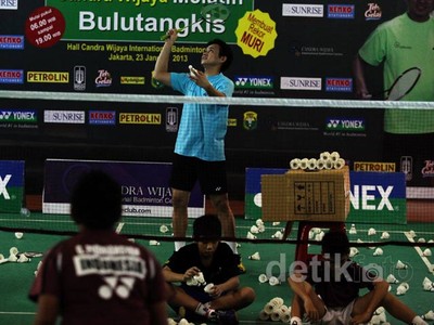 Melatih 13 Jam, Candra Wijaya Raih Rekor MURI
