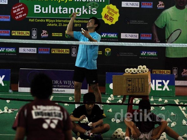 Melatih 13 Jam, Candra Wijaya Raih Rekor MURI