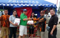 TOP 1 memberikan bantuan kepada korban banjir. (dok TOP 1)