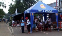 Tim relawan Topindo Atlas Asia juga melakukan kerjasama dengan Komunitas Offroad/IOF (Indonesia Offroad Federation) untuk mengirimkan bantuan ke lokasi banjir yang sulit dijangkau kendaraan. (dok TOP 1)