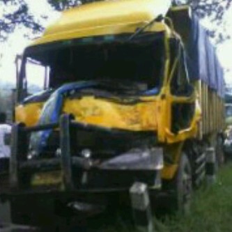 Rem Blong, Truk Fuso Tabrak 21 Kendaraan di Sumedang