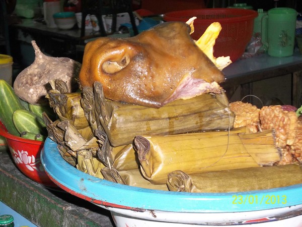 Para Penjual Rujak Cingur di Pasar Tradisional Kediri