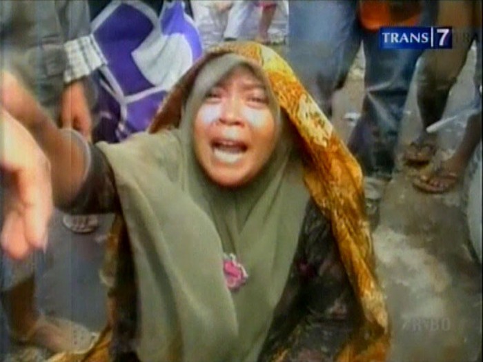 Pertahankan Lapak, Warga Diinjak Petugas