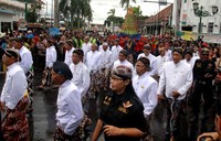 Setiap tahun sekali, Kraton Ngayogyakarto Hadiningrat menggelar acara gerebeg yakni gerebeg maulud, gerebeg syawal dan gerebeg besar. Prosesi gunungan juga merupakan simbol bersatunya kekuatan antara raja kraton Yogyakarta dengan warga masyarakat sekitarnya.