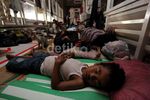 Korban Banjir Mengungsi di Halte TransJ