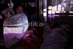 Korban Banjir Mengungsi di Halte TransJ