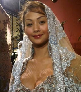 Indah Kalalo Ingin jadi Model Sampai Nenek-nenek