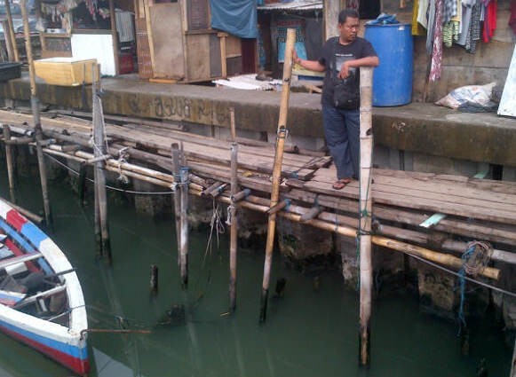 Tanggul Pasar Ikan Jadi Pemukiman Warga