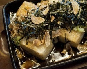 Sajian Tahu dengan Aneka Bumbu yang Menggiurkan