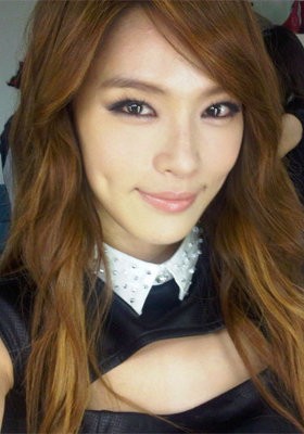 5 Idola KPop Cantik Berlesung Pipi