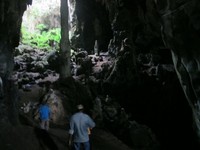 Gua Kontilola adalah gua horizontal. Aula yang besar dengan bebatuan dan udara lembab akan menyambut Anda, saat tiba di gua ini (Afif/detikTravel)