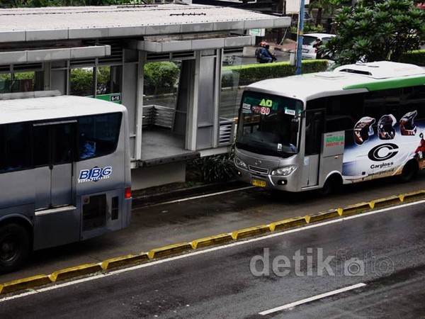 Kopaja AC P20 Masuk Jalur Busway
