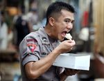 Seusai Membersihkan Lumpur Banjir